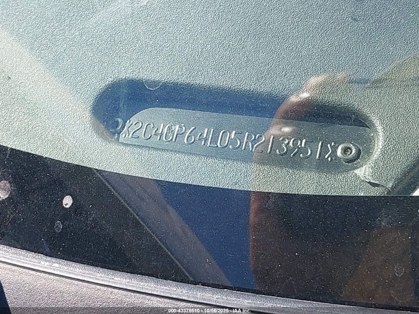 2005 Chrysler Town & Country Limited VIN: 2C4GP64L05R213951 Lot: 43378510