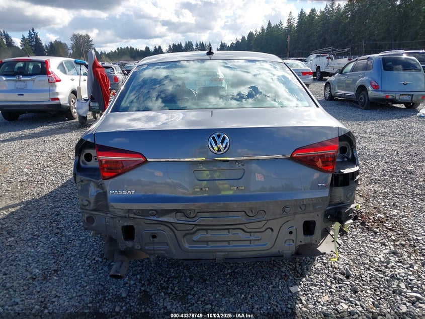 2017 VOLKSWAGEN PASSAT 1.8T R-LINE 1VWDT7A38HC059590