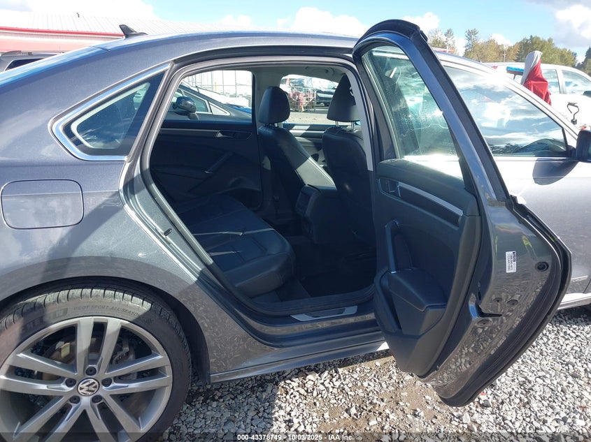 2017 VOLKSWAGEN PASSAT 1.8T R-LINE 1VWDT7A38HC059590