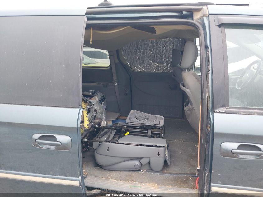 2005 Chrysler Town & Country Touring VIN: 2C4GP54L15R392592 Lot: 43379315