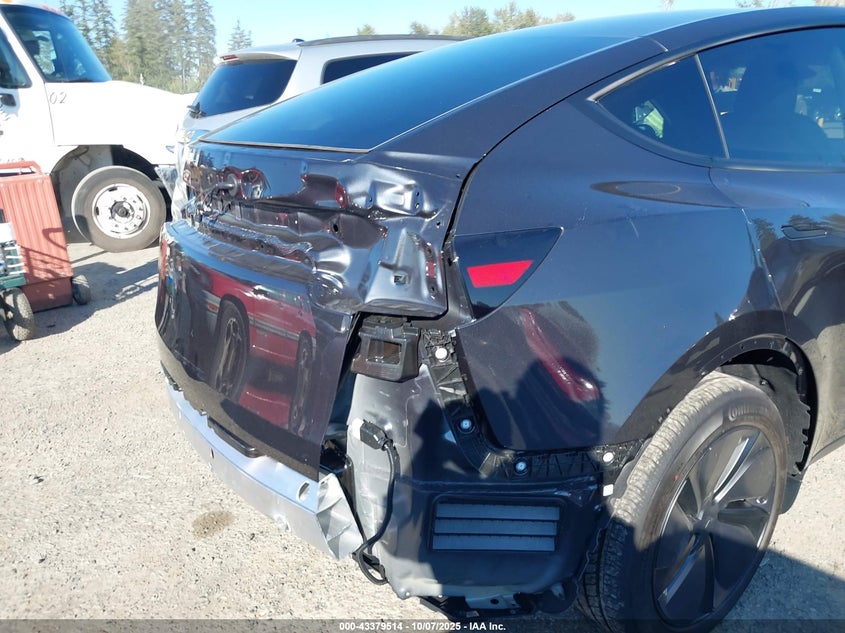 2026 Tesla Model Y Long Range Dual Motor All-Wheel Drive VIN: 7SAYGDED5TF431279 Lot: 43379514