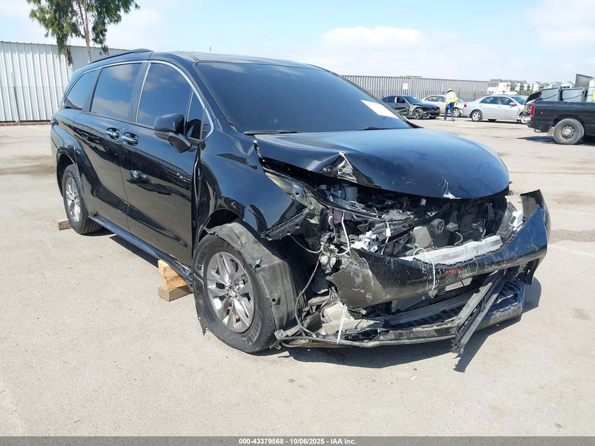 2022 Toyota Sienna Xle VIN: 5TDYRKEC8NS135691 Lot: 43379568