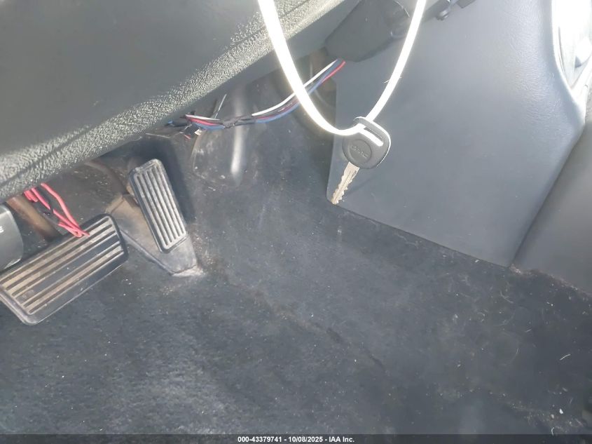 2000 GMC Sierra 1500 Sle VIN: 2GTEC19T8Y1303639 Lot: 43379741