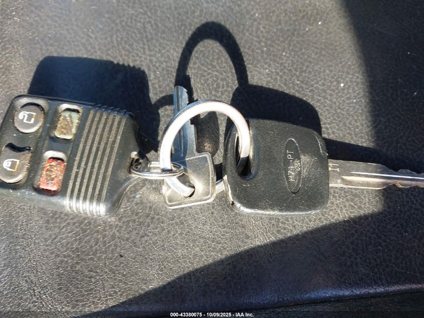 2005 Ford Focus Zx3 VIN: 3FAFP31N55R157599 Lot: 43380075