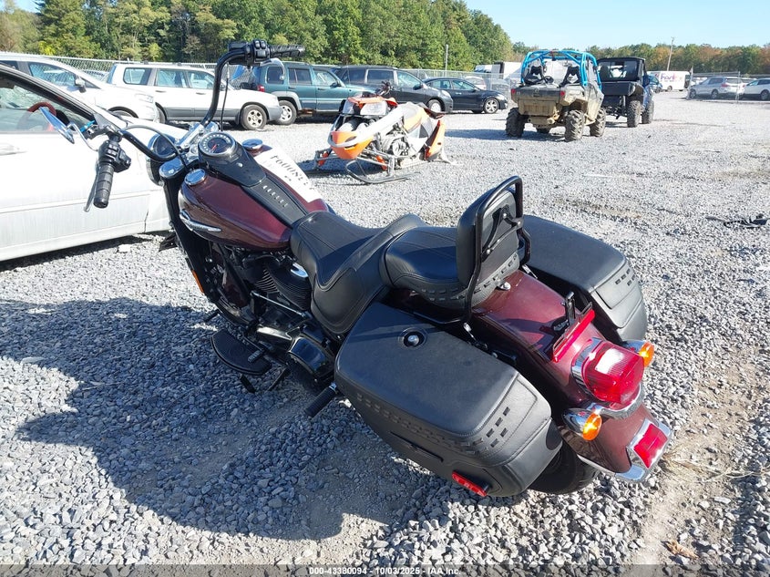 2018 HARLEY-DAVIDSON FLHC HERITAGE CLASSIC - 1HD1YAJ1XJC063308