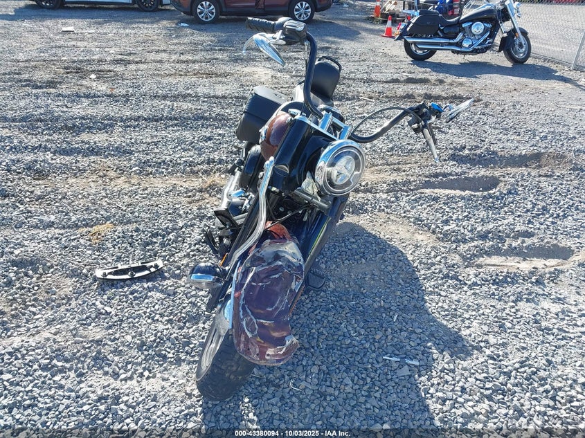 2018 HARLEY-DAVIDSON FLHC HERITAGE CLASSIC - 1HD1YAJ1XJC063308