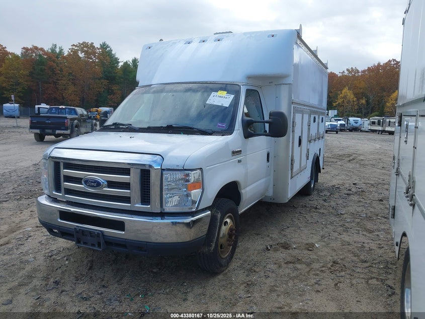 2017 FORD E-350 CUTAWAY auction photo 2