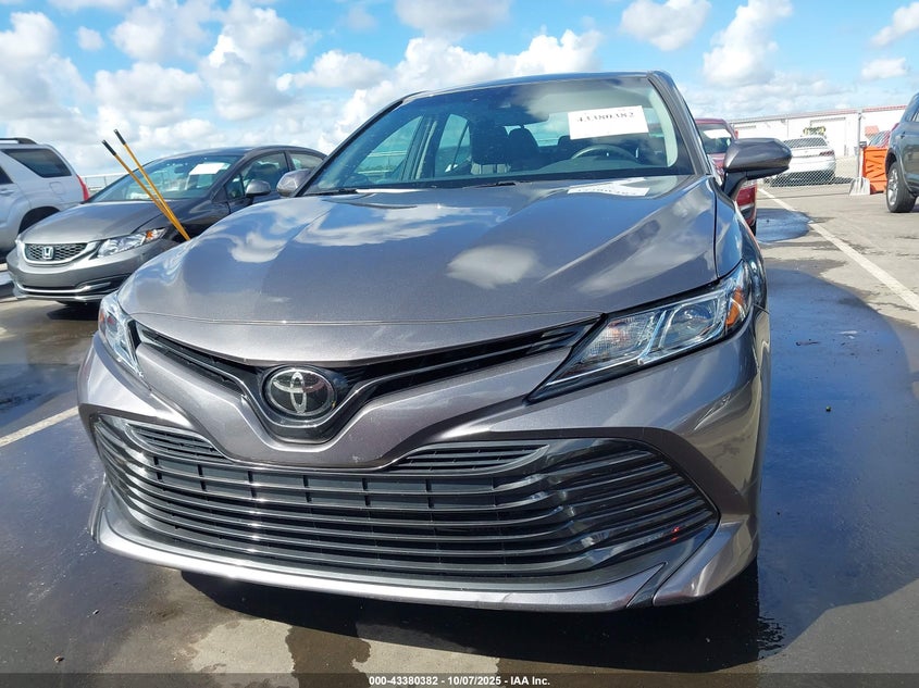 2018 Toyota Camry Le VIN: 4T1B11HKXJU509228 Lot: 43380382