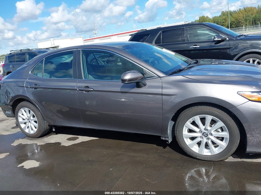 2018 Toyota Camry Le VIN: 4T1B11HKXJU509228 Lot: 43380382