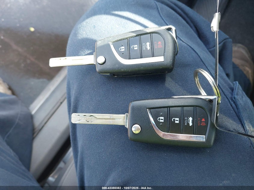 2018 Toyota Camry Le VIN: 4T1B11HKXJU509228 Lot: 43380382