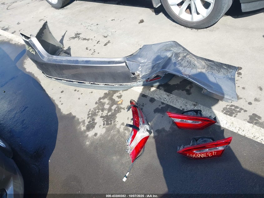 2018 Toyota Camry Le VIN: 4T1B11HKXJU509228 Lot: 43380382