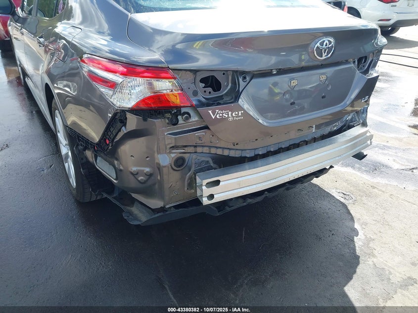 2018 Toyota Camry Le VIN: 4T1B11HKXJU509228 Lot: 43380382