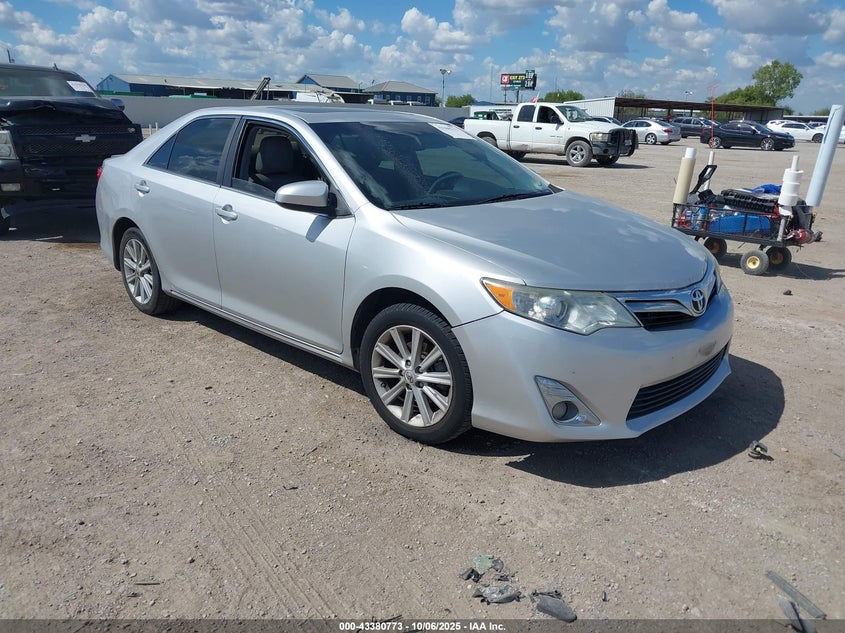 TOYOTA CAMRY XLE