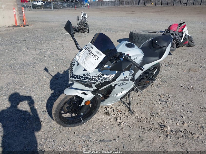 ML5EXGG19SDA69397 2025 KAWASAKI NINJA photo no. 2