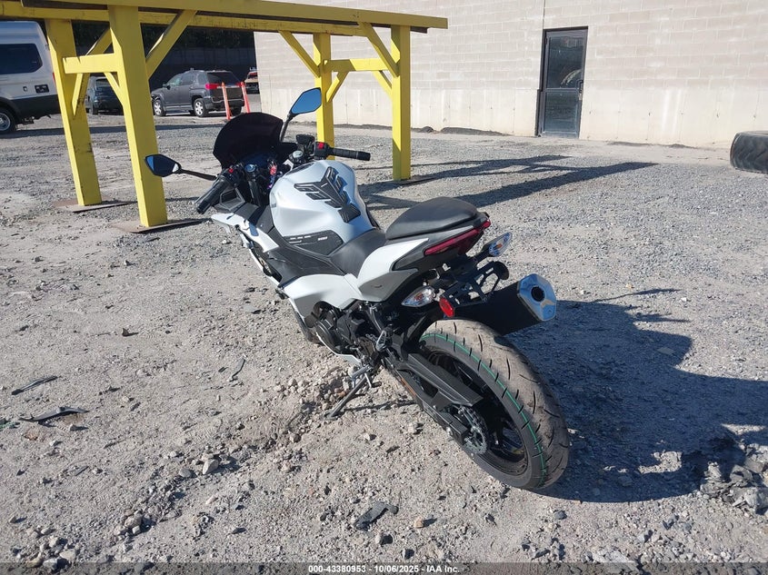 ML5EXGG19SDA69397 2025 KAWASAKI NINJA photo no. 3