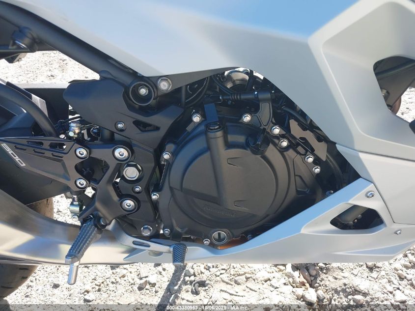 2025 Kawasaki Ex500 VIN: ML5EXGG19SDA69397 Lot: 43380953