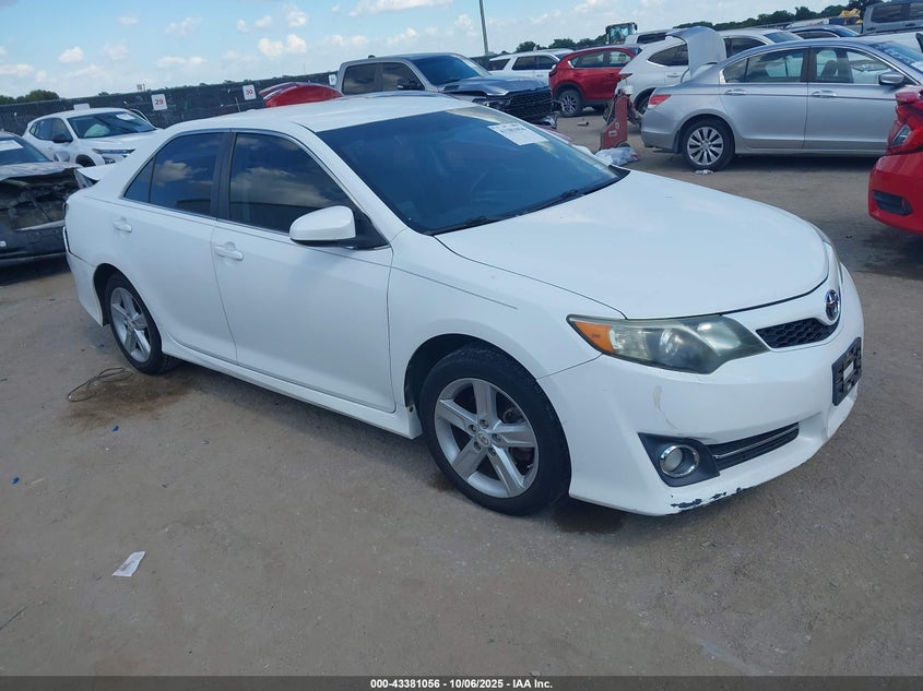 TOYOTA CAMRY SE