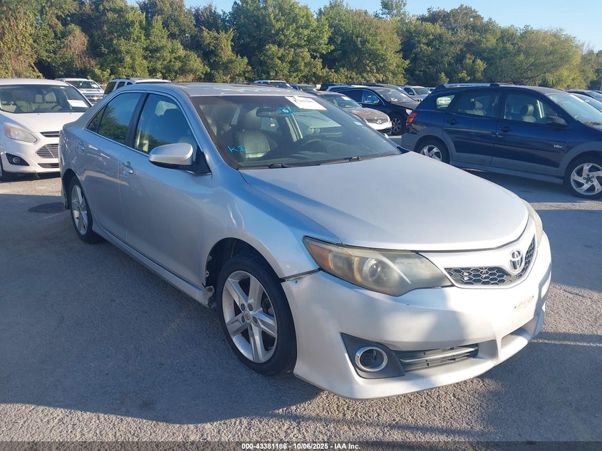 TOYOTA CAMRY SE