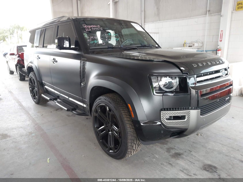 LAND ROVER DEFENDER 130 X-DYNAMIC SE