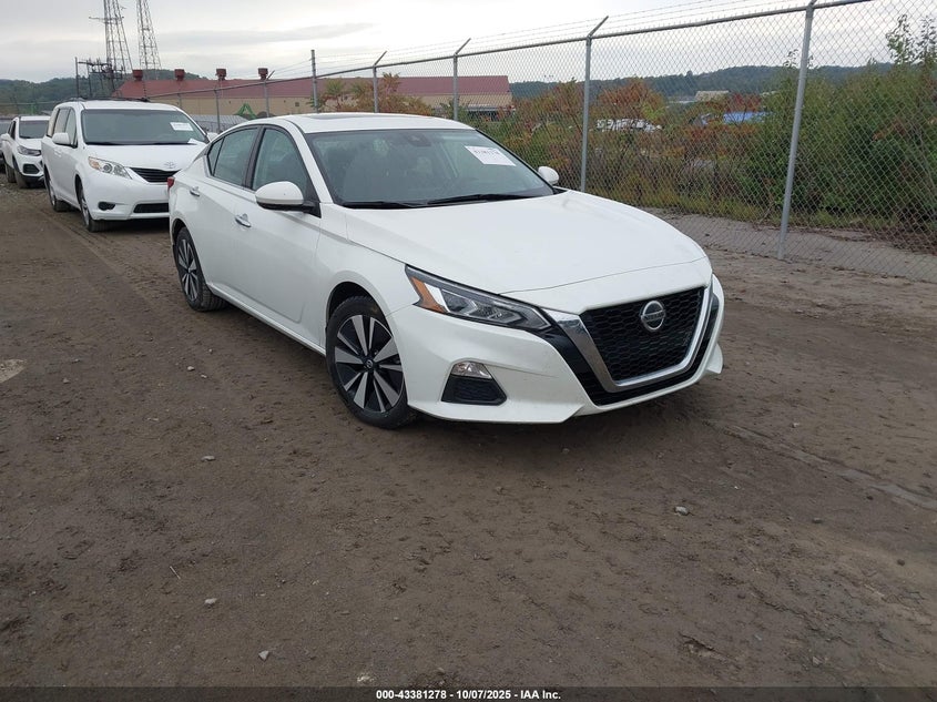 NISSAN ALTIMA SV FWD