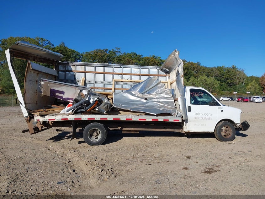 2017 GMC Savana Cutaway Work Van VIN: 7GZ37TCG5HN002735 Lot: 43381371