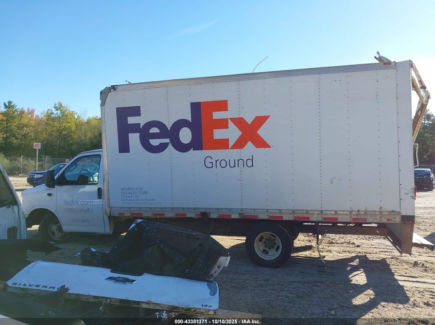 2017 GMC Savana Cutaway Work Van VIN: 7GZ37TCG5HN002735 Lot: 43381371