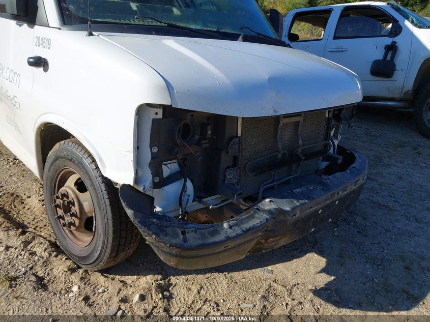 2017 GMC Savana Cutaway Work Van VIN: 7GZ37TCG5HN002735 Lot: 43381371