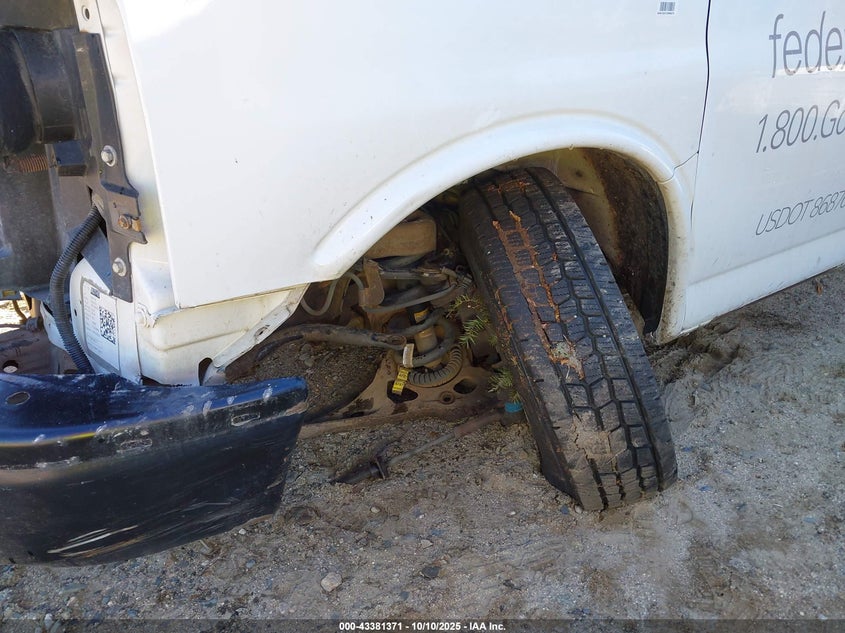 2017 GMC Savana Cutaway Work Van VIN: 7GZ37TCG5HN002735 Lot: 43381371