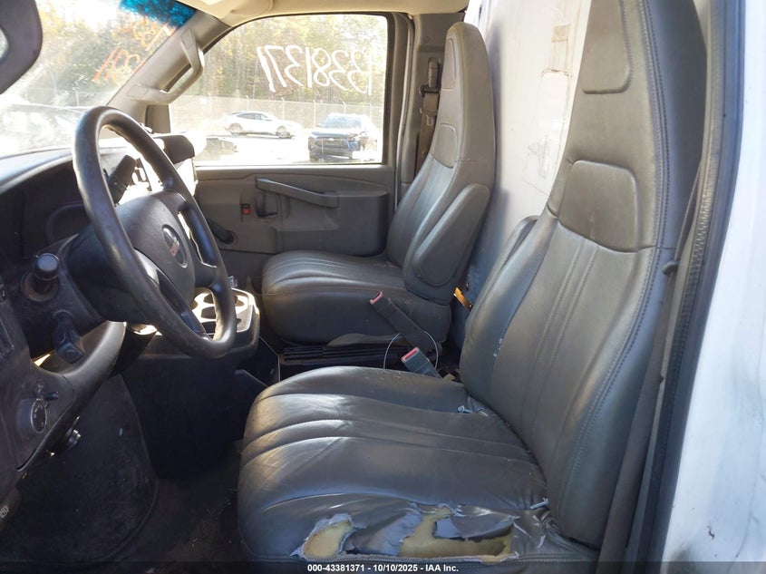 2017 GMC Savana Cutaway Work Van VIN: 7GZ37TCG5HN002735 Lot: 43381371