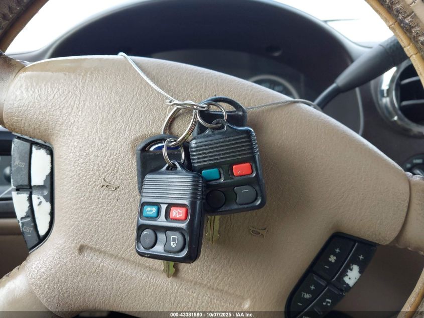 2005 Ford Expedition Eddie Bauer/King Ranch VIN: 1FMPU18555LA21162 Lot: 43381580