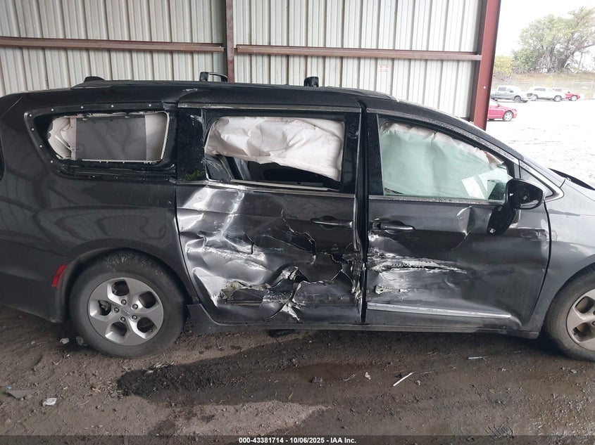 2017 Chrysler Pacifica Touring-L Plus VIN: 2C4RC1EGXHR816824 Lot: 43381714