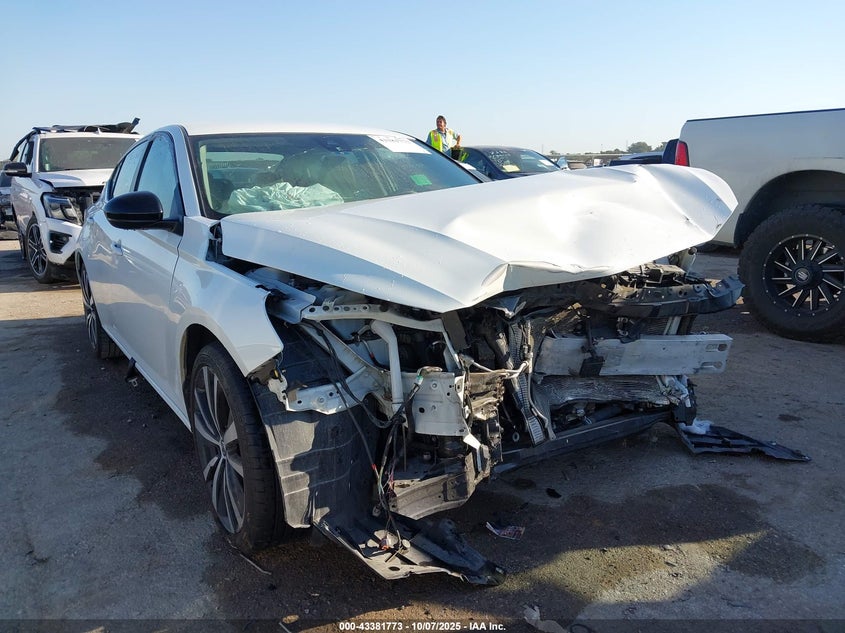 NISSAN ALTIMA SR FWD