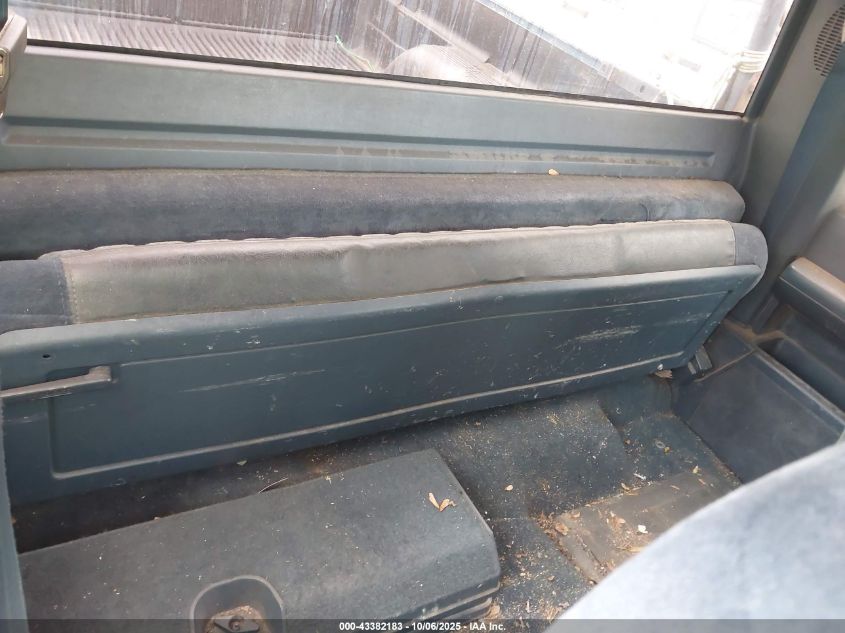 1992 Chevrolet Gmt-400 C1500 VIN: 2GCEC19H7N1253596 Lot: 43382183