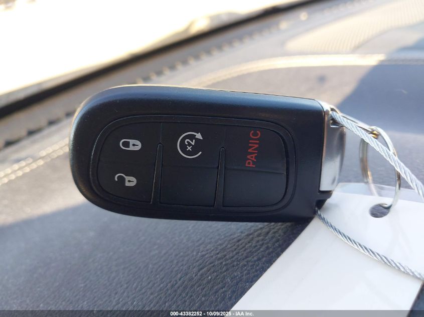 2015 Jeep Cherokee Limited VIN: 1C4PJMDS8FW688270 Lot: 43382252