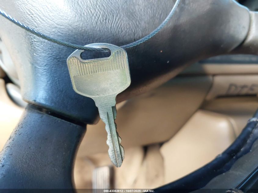 2000 Chevrolet Silverado 1500 Lt VIN: 2GCEC19TXY1190972 Lot: 43382812