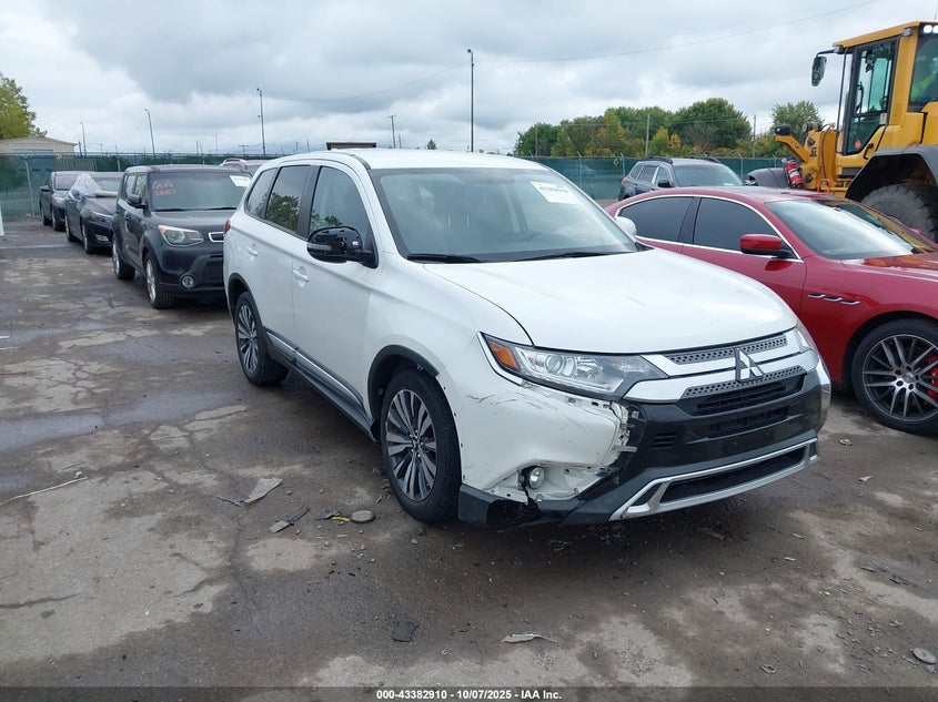 MITSUBISHI OUTLANDER SE