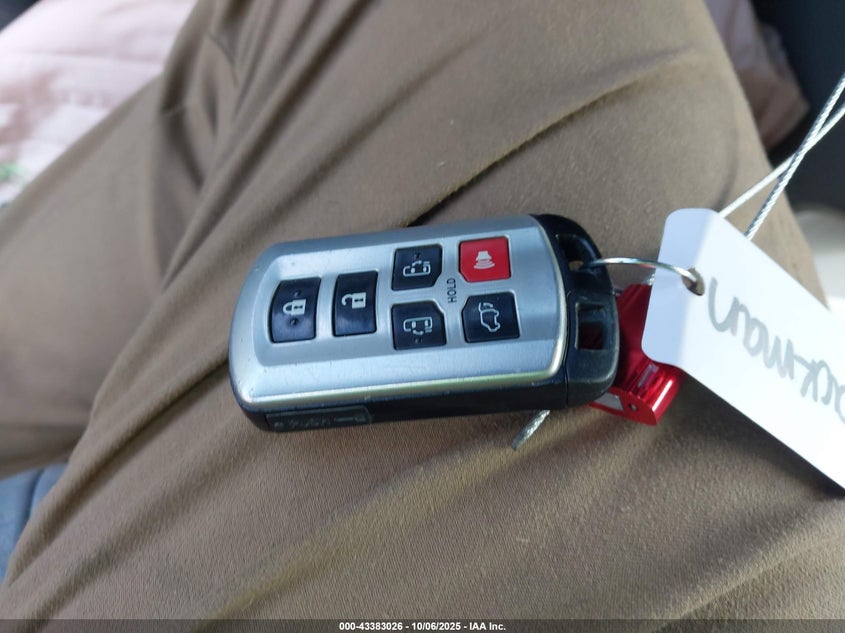 2017 TOYOTA SIENNA XLE PREMIUM 8 PASSENGER 5TDYZ3DC6HS853512