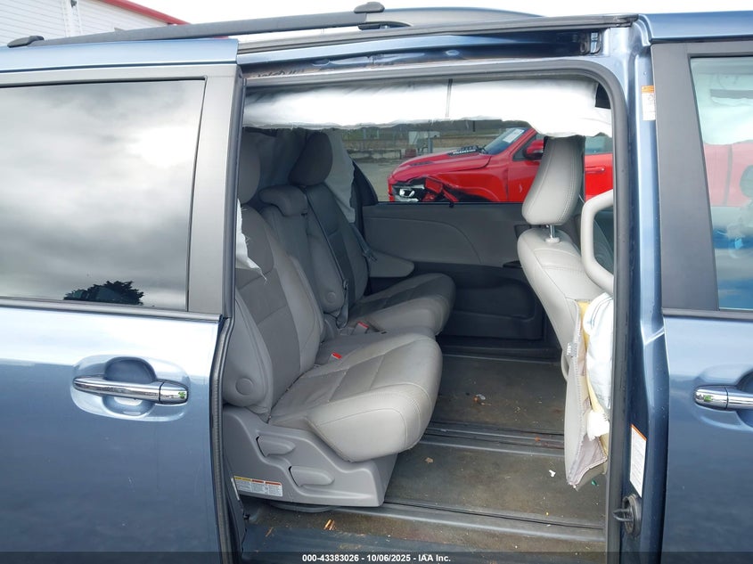 2017 TOYOTA SIENNA XLE PREMIUM 8 PASSENGER 5TDYZ3DC6HS853512