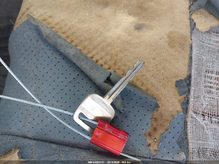 2001 Toyota Camry Le VIN: JT2BG22K310568283 Lot: 43383137