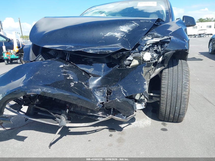 2024 Tesla Model Y Long Range Dual Motor All-Wheel Drive/Rwd VIN: 7SAYGDED7RA333554 Lot: 43383220