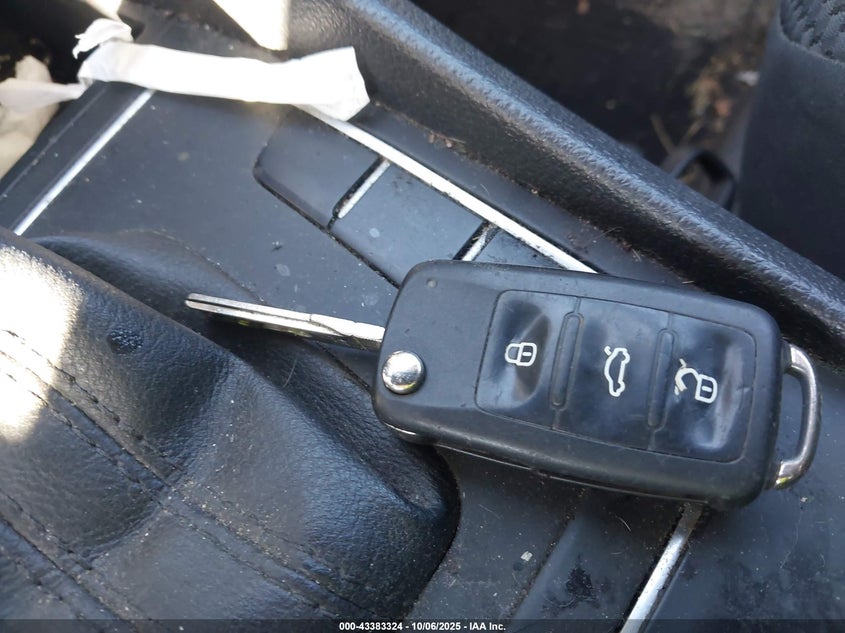 2013 VOLKSWAGEN PASSAT 2.5L S 1VWAP7A39DC095953