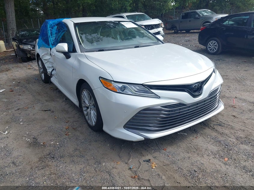 TOYOTA CAMRY XLE