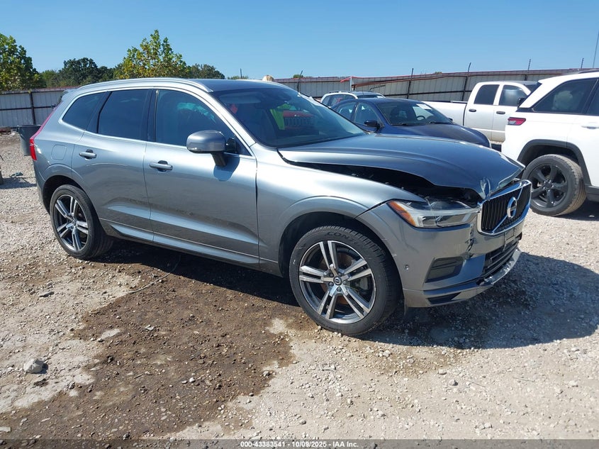 VOLVO XC60 T6 MOMENTUM