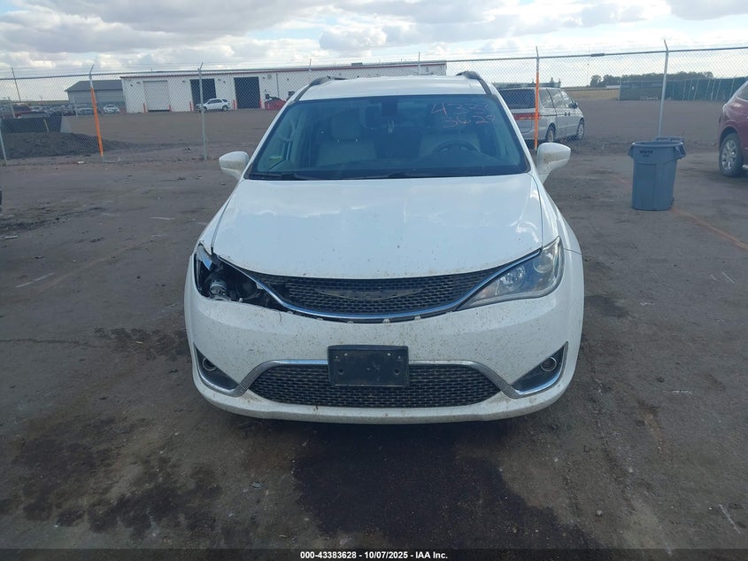 2017 Chrysler Pacifica Touring-L VIN: 2C4RC1BG3HR739136 Lot: 43383628