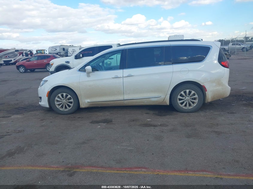 2017 Chrysler Pacifica Touring-L VIN: 2C4RC1BG3HR739136 Lot: 43383628