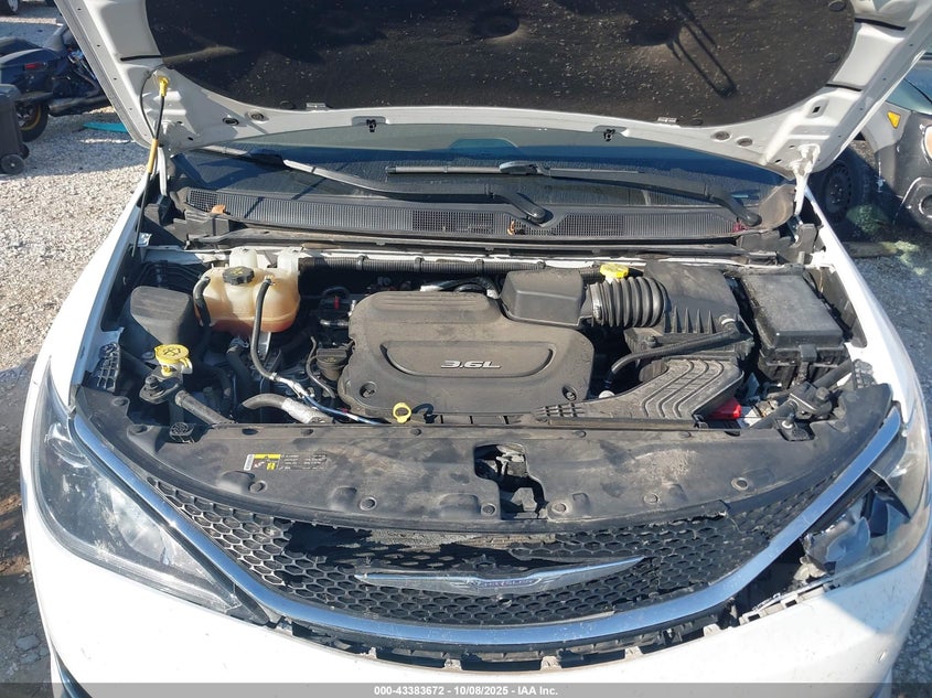 2017 Chrysler Pacifica Limited VIN: 2C4RC1GG5HR703652 Lot: 43383672