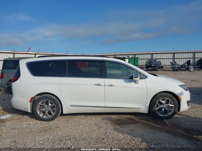 2017 Chrysler Pacifica Limited VIN: 2C4RC1GG5HR703652 Lot: 43383672