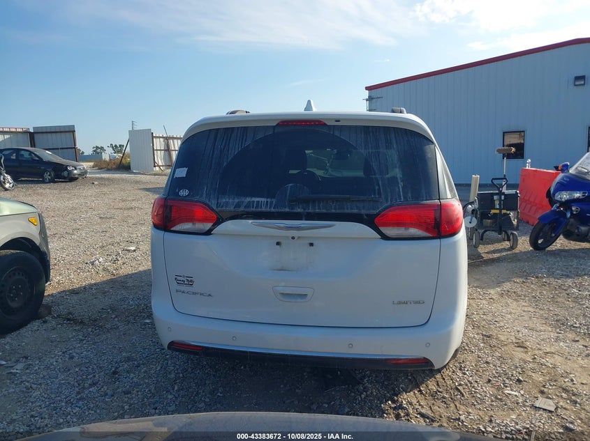 2017 Chrysler Pacifica Limited VIN: 2C4RC1GG5HR703652 Lot: 43383672