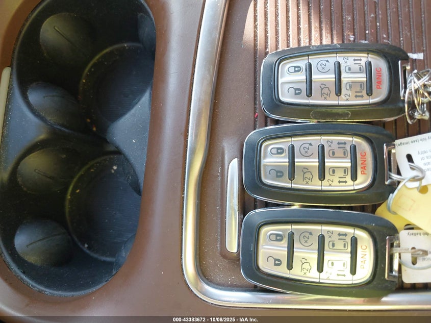 2017 Chrysler Pacifica Limited VIN: 2C4RC1GG5HR703652 Lot: 43383672