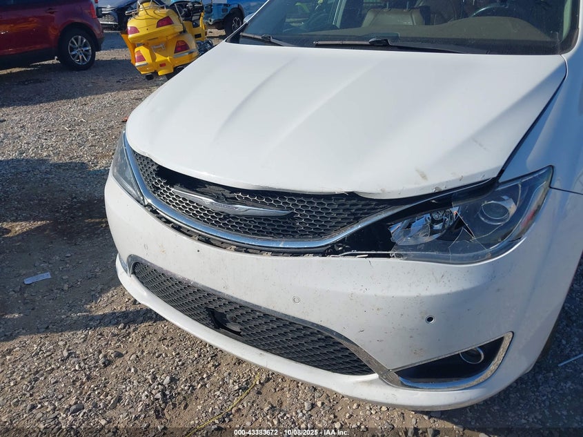 2017 Chrysler Pacifica Limited VIN: 2C4RC1GG5HR703652 Lot: 43383672